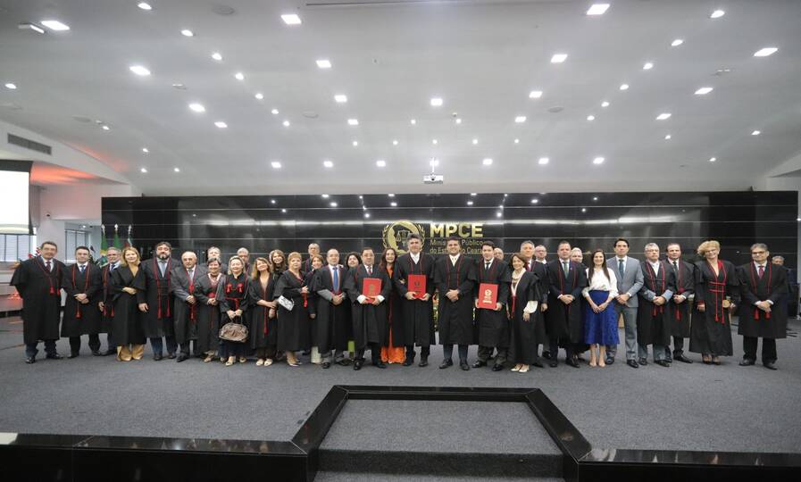 MP do Ceará empossa novos procuradores e promotor de Justiça